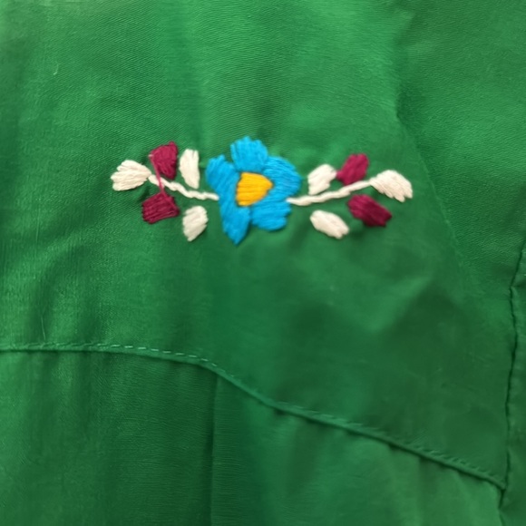 Little girl size 6 Mexican embroidered green dress - Picture 6 of 6